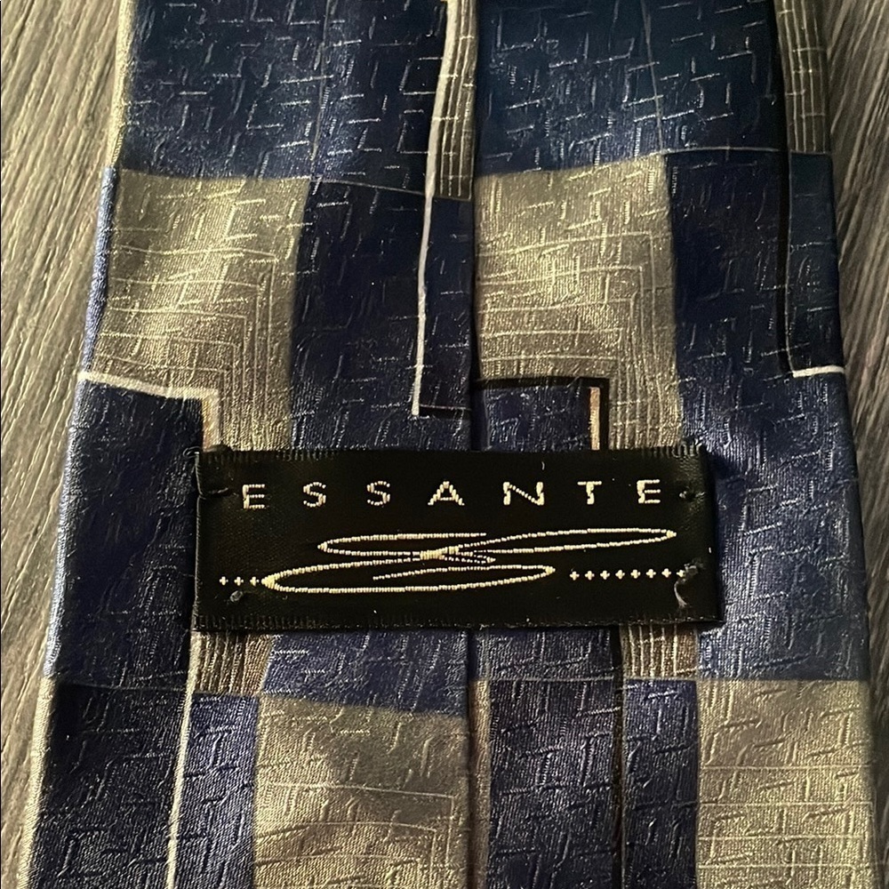 ESSANTE 100% Silk Geometric Navy Blue and Gray Men's Tie - Picture 6 of 6